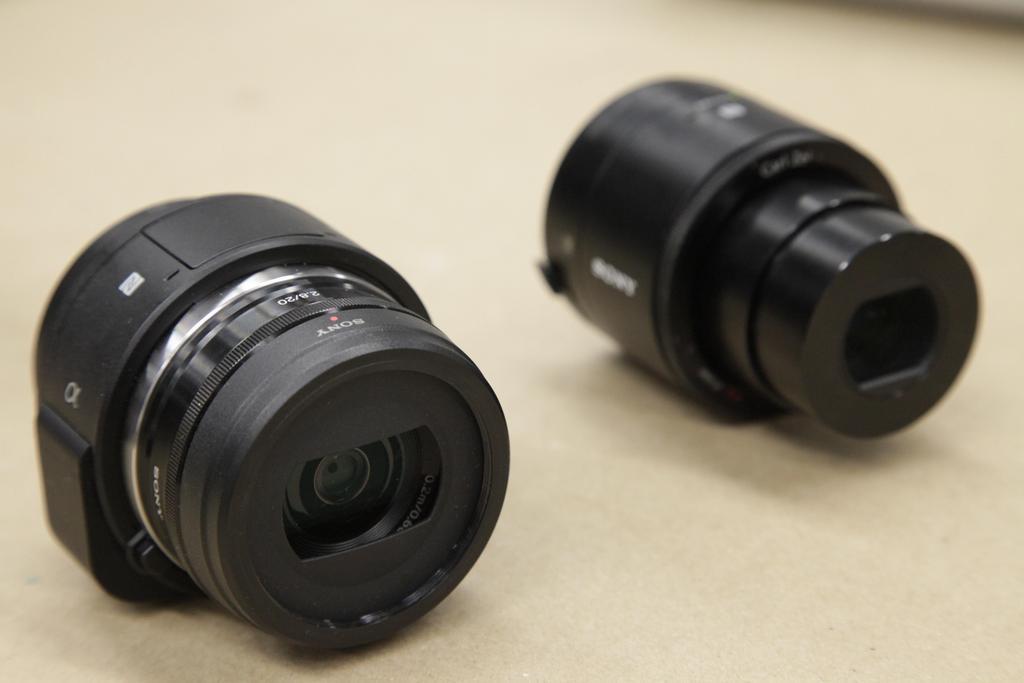 QX1 (left), QX100 (right)